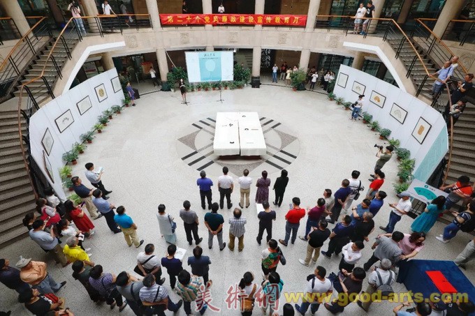 20190614_090850_000.jpg 武汉地区中青年书法名家廉政扇面书法精品展在汉开幕