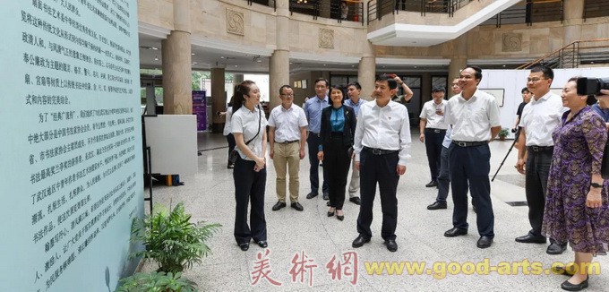 20190614_090850_001.jpg 武汉地区中青年书法名家廉政扇面书法精品展在汉开幕