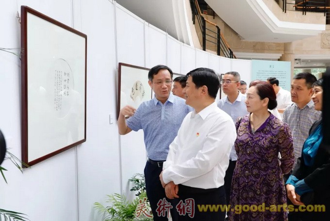 20190614_090850_002.jpg 武汉地区中青年书法名家廉政扇面书法精品展在汉开幕