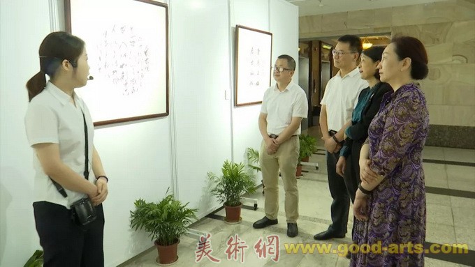 20190614_090850_003.jpg 武汉地区中青年书法名家廉政扇面书法精品展在汉开幕