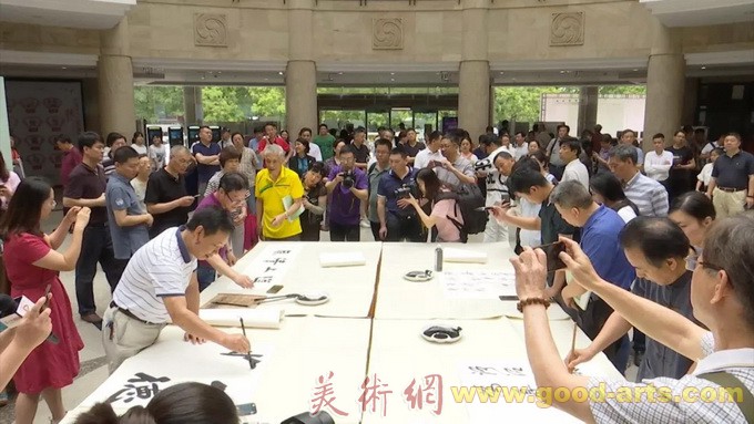 20190614_090850_004.jpg 武汉地区中青年书法名家廉政扇面书法精品展在汉开幕