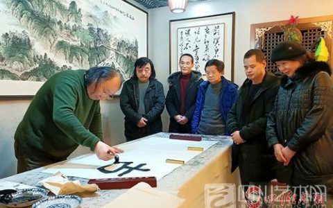 四川省人民政府文史研究馆馆员、著名画家胡真来与峨眉山艺人在“特色书屋”话“传承”
