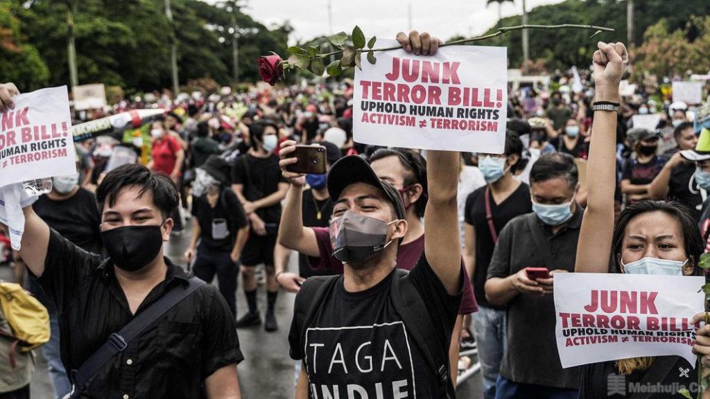 菲律宾艺术家联合抗议新反恐法案
