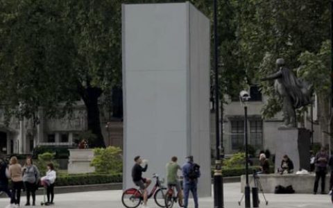 丘吉尔雕像启动战时保护，英首相约翰逊：不能假装有不同历史