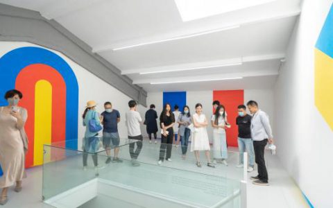 现场|“画廊周北京”后的798艺术区 ：握手礼又缩了回去