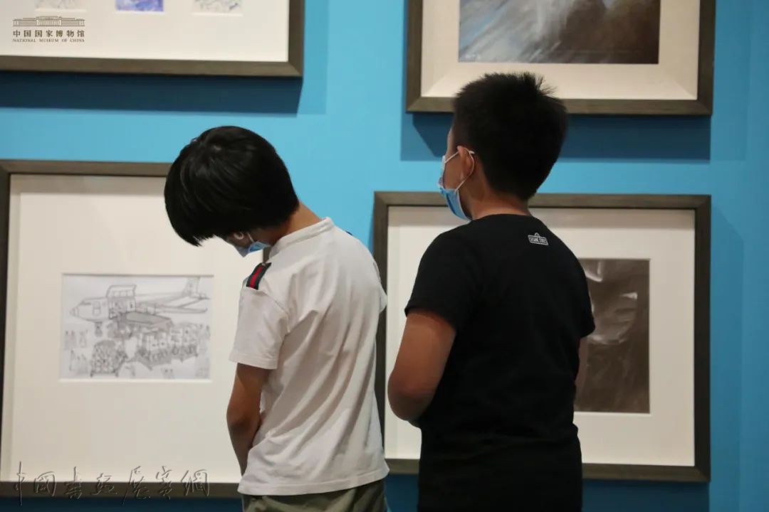 国博“众志成城”特展：从艺术名家到小学生笔下的抗疫记录
