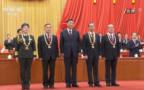 致敬 | 以国之名，致敬抗疫英雄！