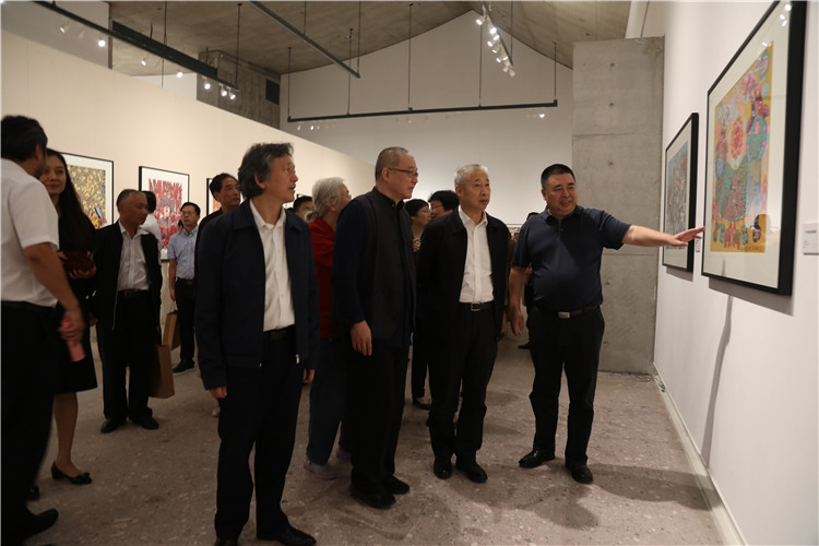 “决胜全面小康”第二届全国农民画作品展在杭州富阳开幕  研讨会在衢州余东举办