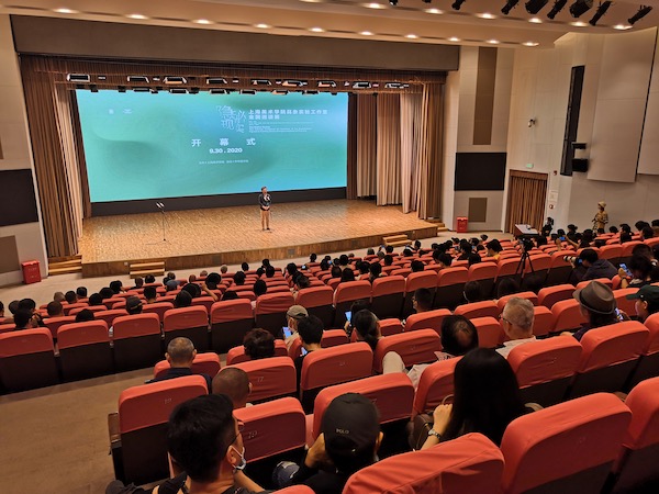 对话|姜建忠:“具象油画”是外表学院,骨子里当代