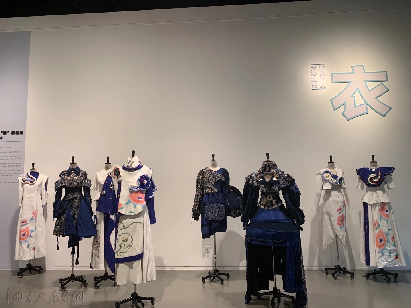 上海工艺美院60年,萧海春、余友涵、丁乙何以都来自这里