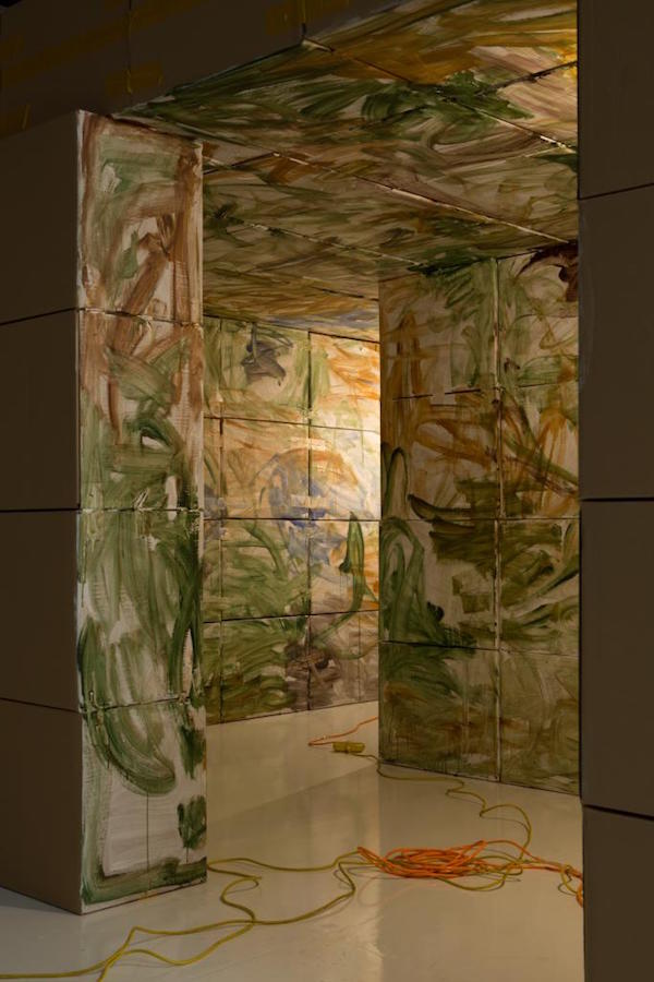 上海当代艺术博物馆里“会动的房间”，呈现张恩利30年探索