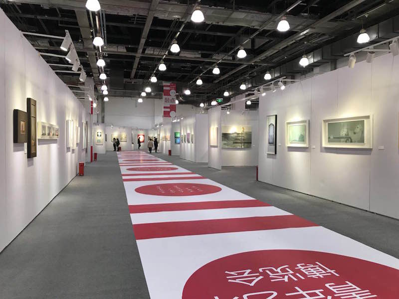 观察|上海青年艺博会：“冷清”的展场与“平静”的作品