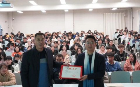 亓宏刚受邀回母校青海师范大学讲授书法，并被聘为客座教授