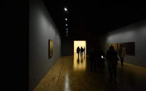 观展｜龙美术馆三展同开：从《暗物质》看到“中国色”
