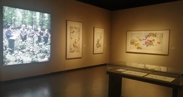 观展|从陆小曼等十二位女画家群像看“她们的芳华”