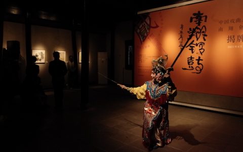 中国戏曲人物画界“敲响”南翔锣鼓