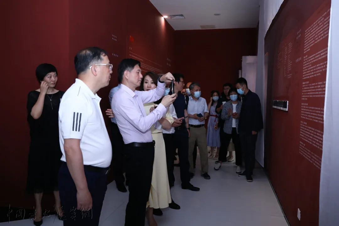 穿在身上的史诗,浦东呈现“衣冠民尚”服饰工艺展