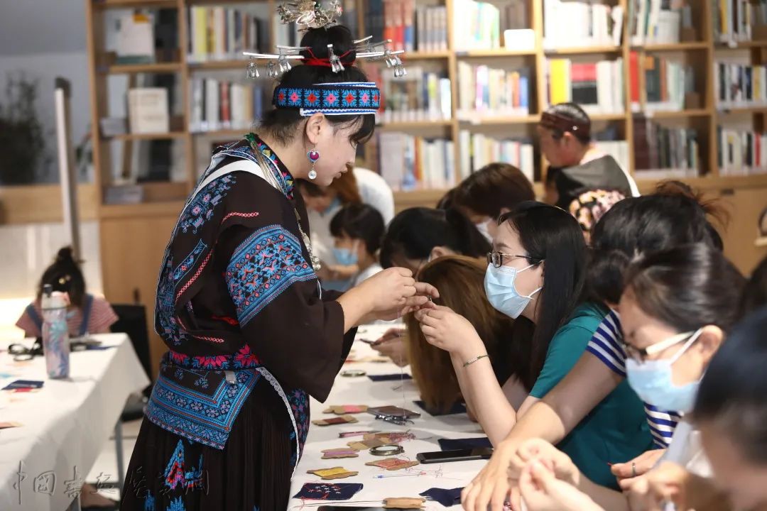 穿在身上的史诗,浦东呈现“衣冠民尚”服饰工艺展