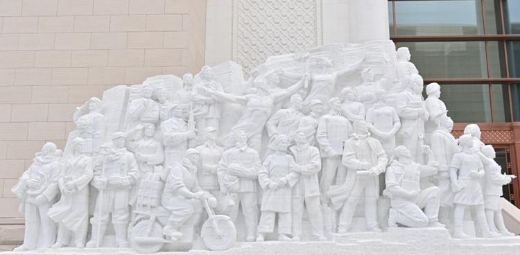 “建党100周年主题雕塑工程”《伟业》的主题思想、表现内容和艺术特色
