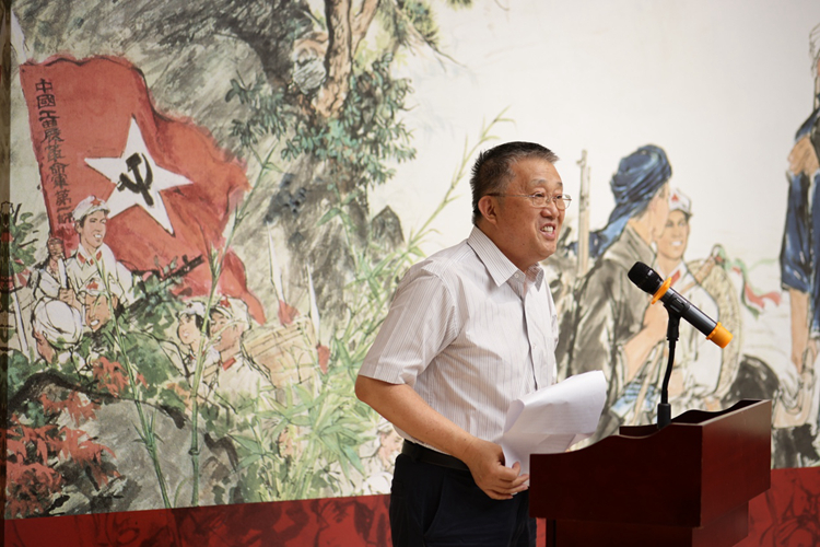 5炎黄艺术馆馆长,中央美院教授崔晓东致辞.jpg 继往开来——庆祝中国共产党建党百年红色收藏展
