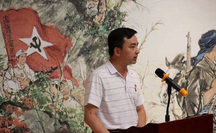 6上海市延安中学副校长范国刚致辞.jpg 继往开来——庆祝中国共产党建党百年红色收藏展
