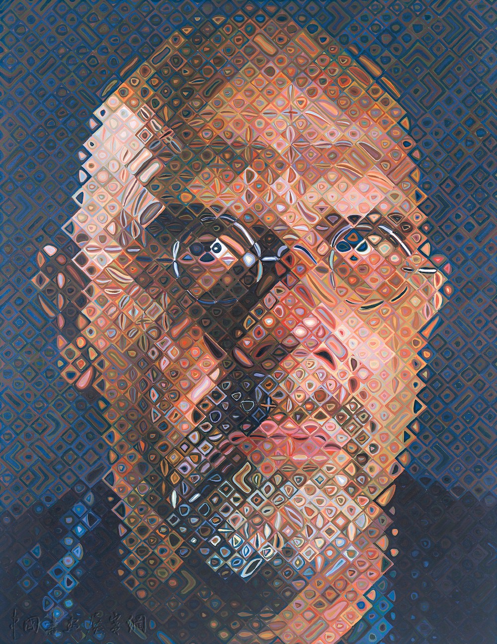 超写实艺术家查克·克洛斯81岁辞世，脸盲症患者的艺术逆旅