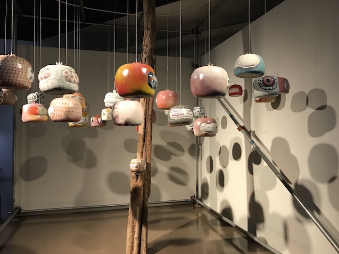 上海美术大展开幕,显目位置“让位”给青年艺术家