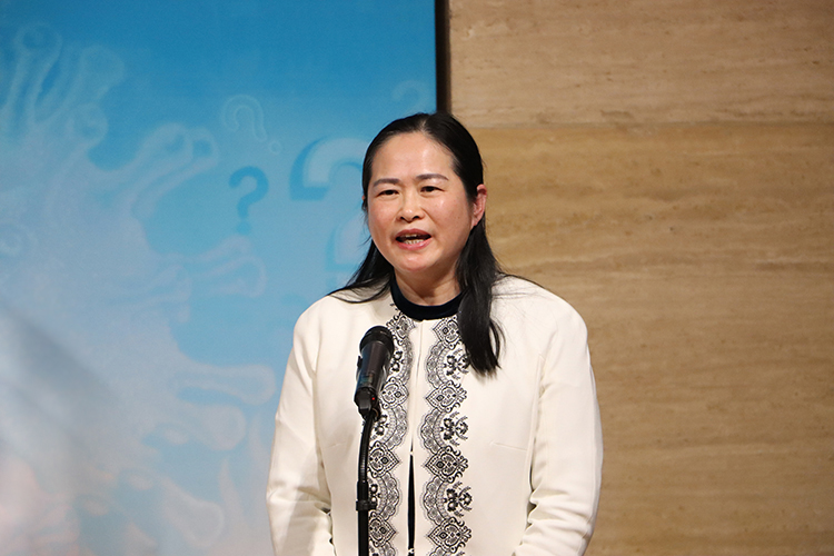 中国美协分党组副书记、一级巡视员陶勤主持开幕式.JPG “生命之光”第九届北京双年展在京开幕——117个国家和地区美术家为北京冬奥和国际抗疫谱写生命赞歌
