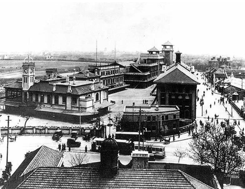 年味读年画|从《上海胜景洋场跑马图》看晚清年画的时代性