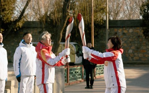中国美协主席范迪安参加冬奥会火炬传递