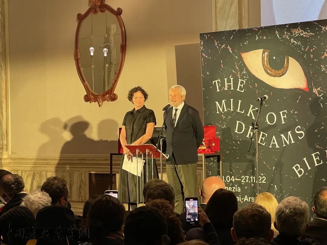 威尼斯双年展金狮奖颁奖：英国馆摘桂，女性艺术家唱主角