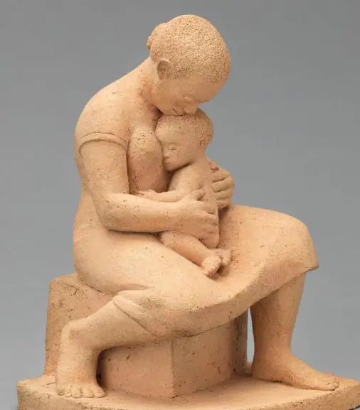在MoMA的《母亲和孩子》雕塑中，寻找宁静