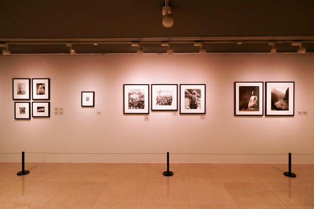 AI2I2494 “光与影里的故事——黄建鹏藏二十世纪中国摄影作品展”在中国美术馆开幕