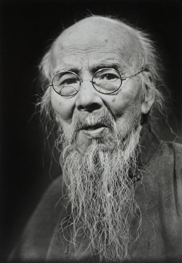 11.《老画家齐白石》郑景康摄 “光与影里的故事——黄建鹏藏二十世纪中国摄影作品展”在中国美术馆开幕