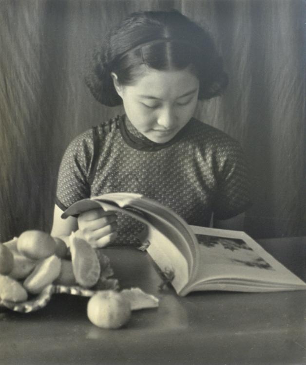 15.《王小姐》1938年,上海,陈传霖摄 “光与影里的故事——黄建鹏藏二十世纪中国摄影作品展”在中国美术馆开幕