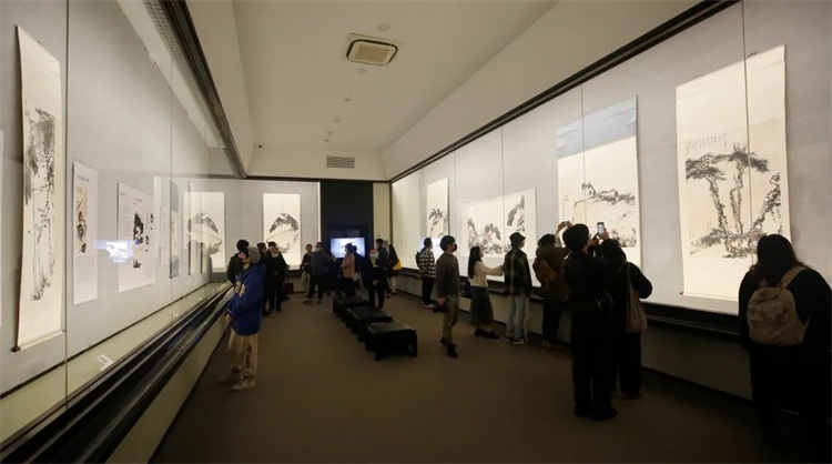 15.jpg 潘天寿诞辰125周年系列学术活动在中国美院举行
