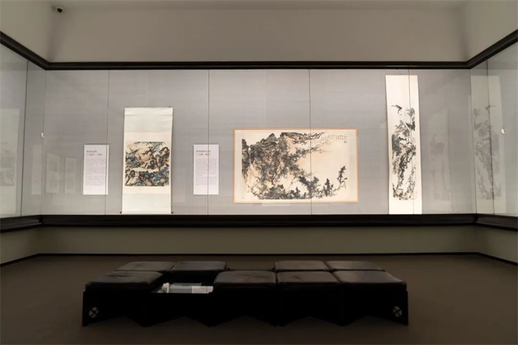 19.jpg 潘天寿诞辰125周年系列学术活动在中国美院举行