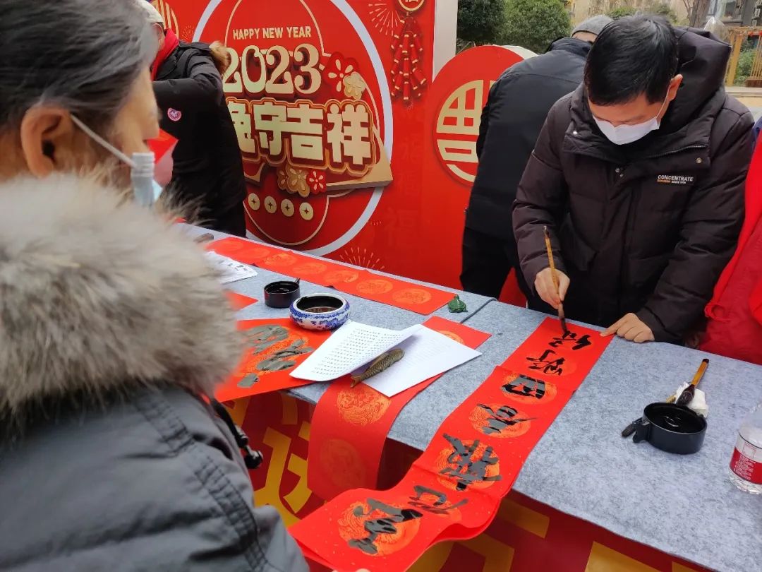 书写新时代 文化进万家——龙泉驿区书法家协会开展“送万福,进万家”书法公益活动 书写新时代 文化进万家——龙泉驿区书法家协会开展“送万福,进万家”书法公益活动