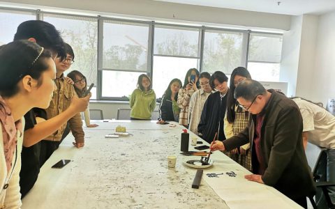 成都市书法家协会名誉主席舒炯在美术与设计学院开展“书法创作”主题公开课