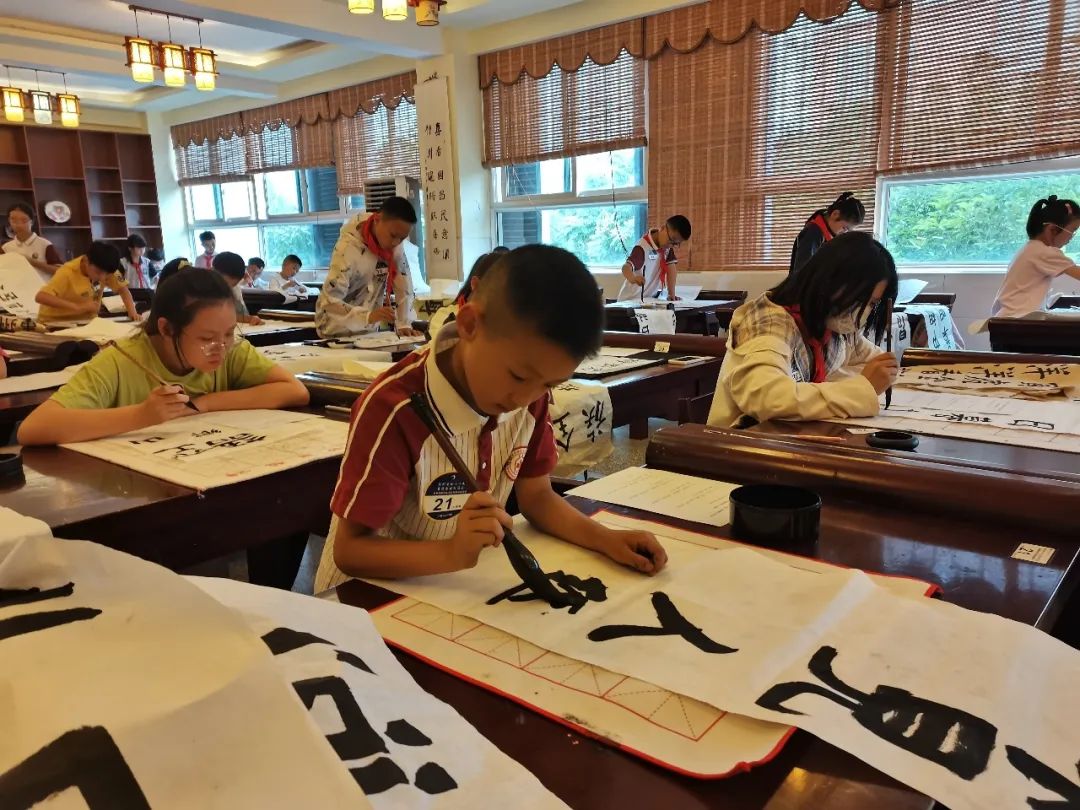 传承须躬行，盛世当自强  ——“践行党的二十大 喜迎盛世大运会”龙泉驿区师生书法大赛