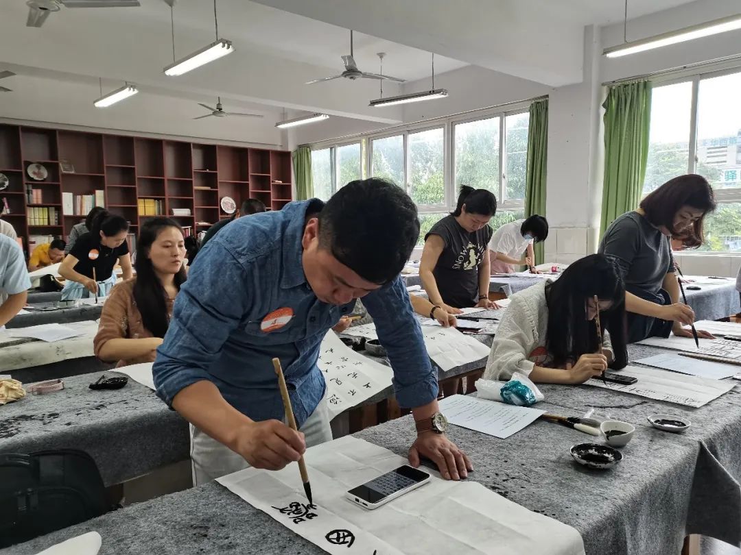 传承须躬行，盛世当自强  ——“践行党的二十大 喜迎盛世大运会”龙泉驿区师生书法大赛