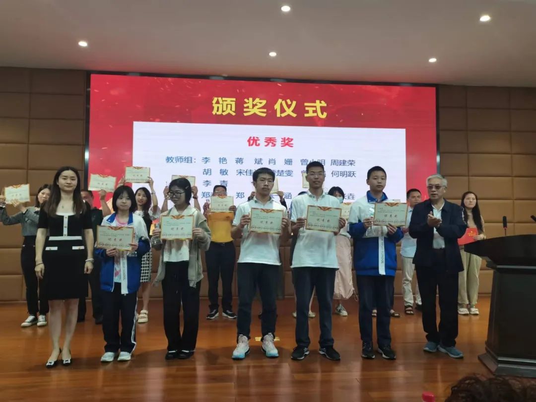 传承须躬行，盛世当自强  ——“践行党的二十大 喜迎盛世大运会”龙泉驿区师生书法大赛