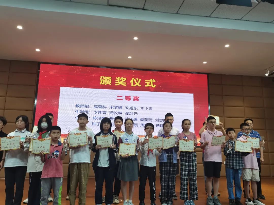 传承须躬行，盛世当自强  ——“践行党的二十大 喜迎盛世大运会”龙泉驿区师生书法大赛