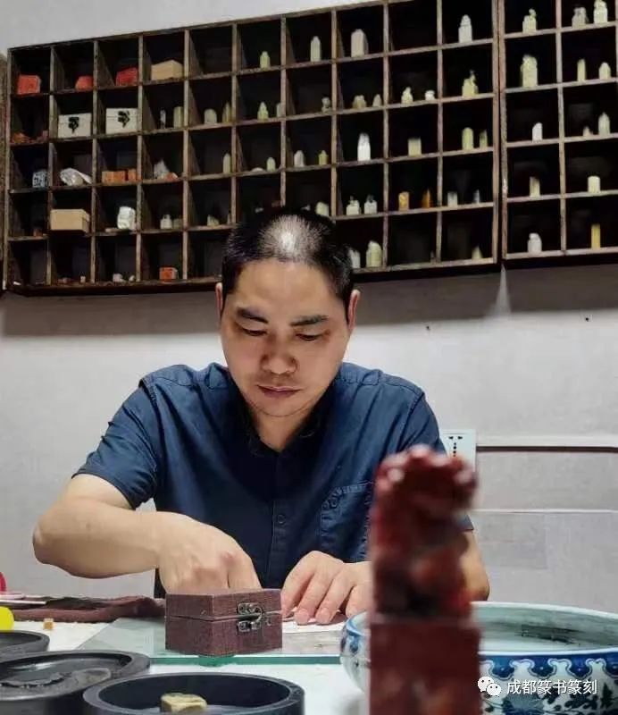 成都篆刻家为大运会献礼