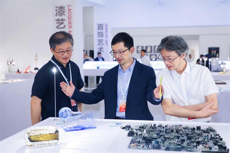 图片4.jpg “首届全国工艺美术教育大会”在厦门举办