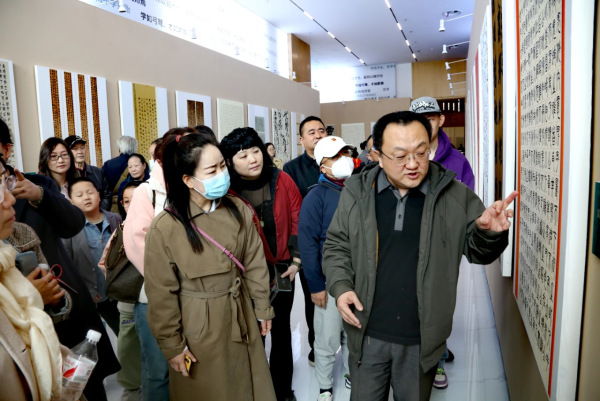 2023 “中国书法•年展”全国书法篆刻作品展巡展在乌鲁木齐启幕