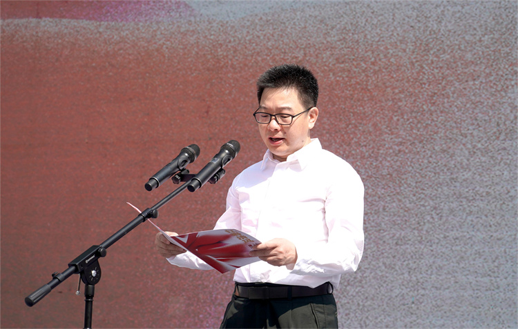 4.中国美术家协会分党组成员、秘书长王平致辞.jpg 红岩清风——廉洁文化美术作品展览在重庆市开幕