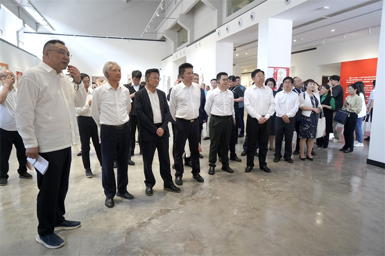 10.展览现场.jpg 红岩清风——廉洁文化美术作品展览在重庆市开幕