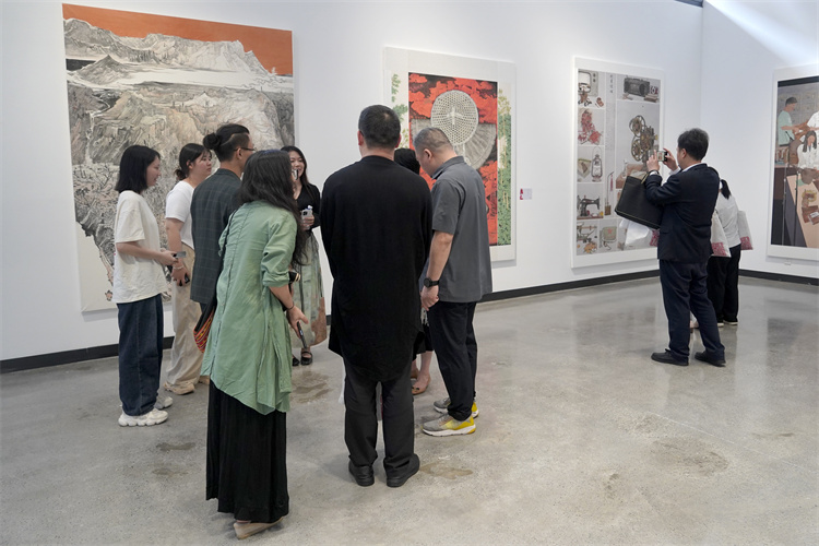 12.展览现场.jpg 红岩清风——廉洁文化美术作品展览在重庆市开幕