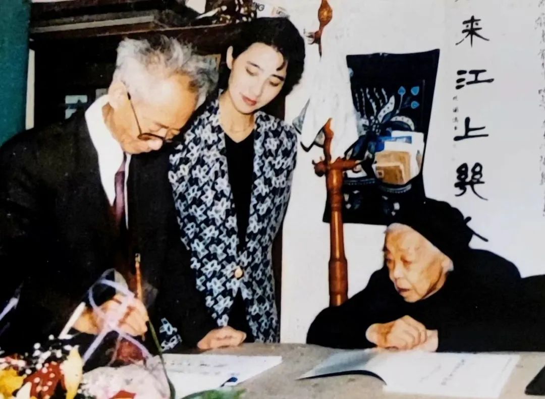 笔墨丹心：女书法家的繁花之路| 中国书画展赛网